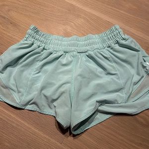 Lululemon size 4 Hotty Hot Shorts Aquamarine